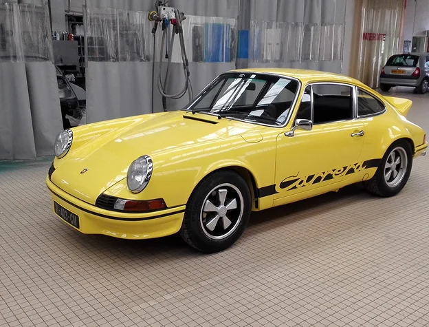 restaurantion porsche de collection jaune carrera